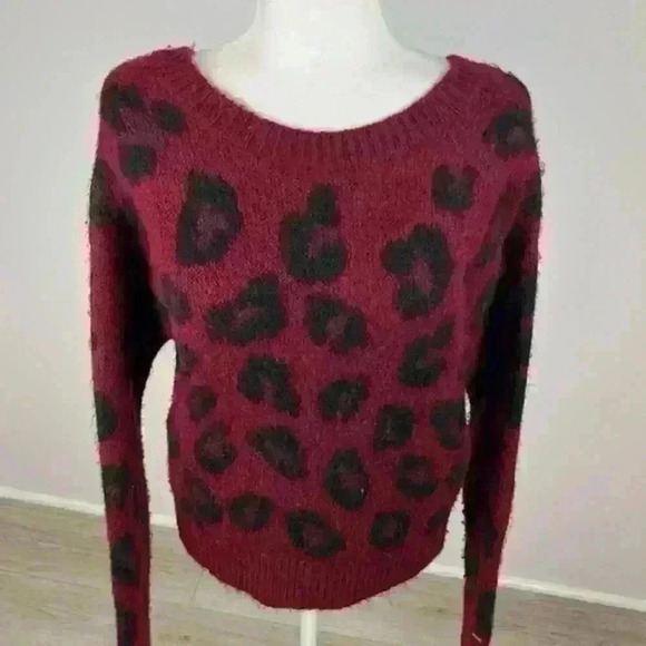 Victoria's Secret PINK Maroon Cheetah Print Sweater Size Small - Picture 2 of 7